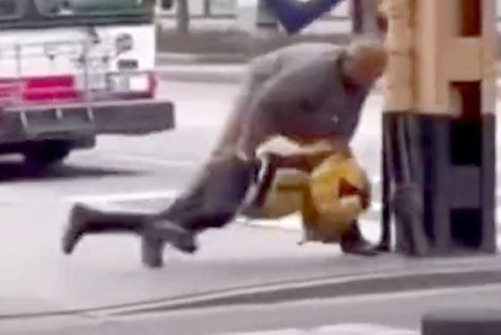 Street Justice: Chicago Carjacker Picks Wrong Victim, Epic Beatdown Caught On Camera [VIDEO]